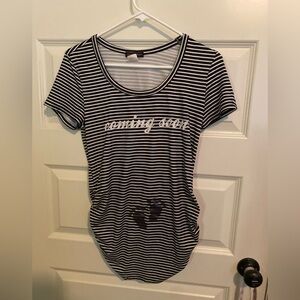 Adorable maternity top “Coming Soon”. Violet & Ruby. Compares to a small.